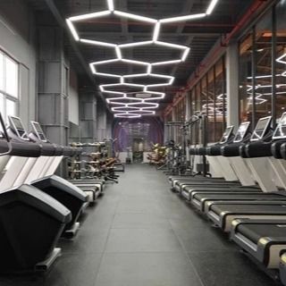 ราคาดี กระเบื้องยางปูพื้นห้องออกกำลังกาย GYM สีแดงสีดำ OEM ODM ออนไลน์