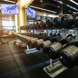 ราคาดี กระเบื้องปูพื้นยางรีไซเคิลป้องกันการสึกหรอสำหรับ GYM Fitness Center ODM ออนไลน์