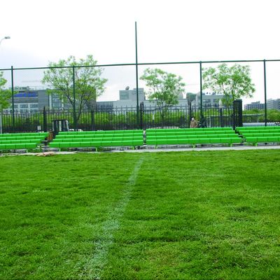 ราคาดี การปรับแต่งสี Bleachers โลหะกลางแจ้ง 3 แถวพร้อมที่นั่งสำหรับสนามฝึกสนามเด็กเล่น ออนไลน์